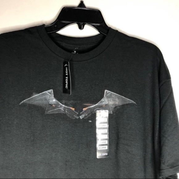 The Batman Chest Logo Shirt from Teeuni Size XL - Picture 2 of 3